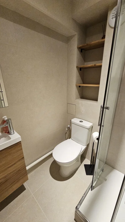 Salle de bain WC douche lavabo