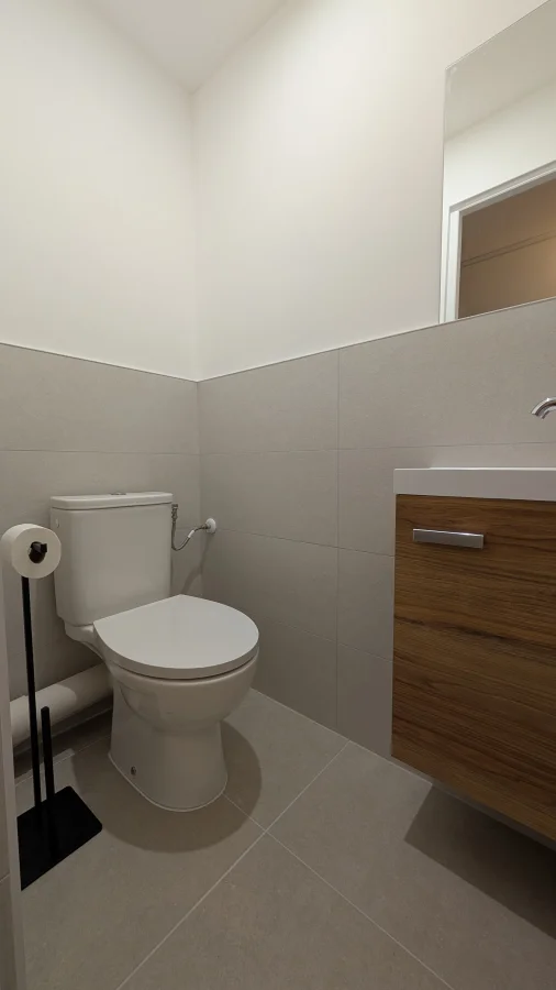 WC indépendant lavabo