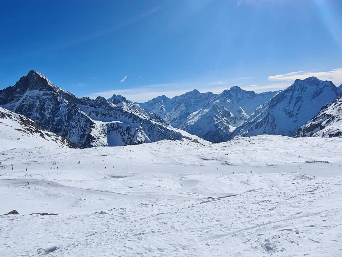 Vue pistes enneigées