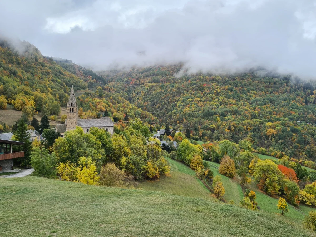 Village Mont-de-Lans automne
