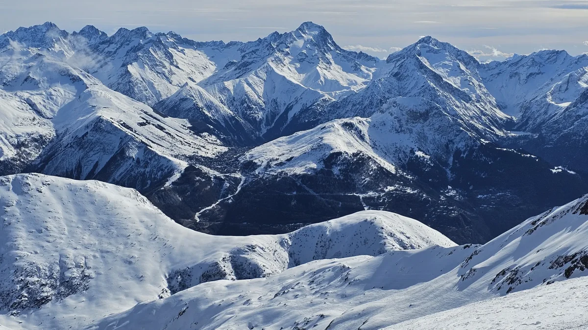 Vue vallée enneigée