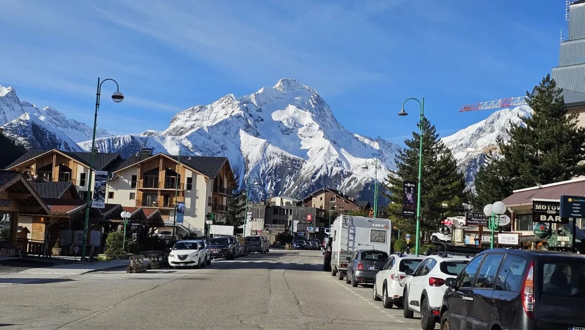 🎉 Festivités, glisse et nouveautés : le programme de votre début d'été aux 2 Alpes !