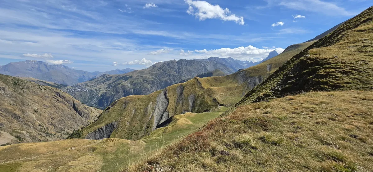 🏔️ Le Lac de la Muzelle et la Roche Percée : L'ascension vertigineuse au cœur des Écrins