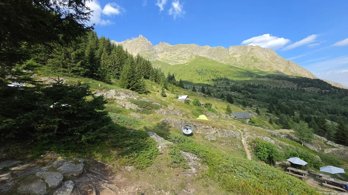🏔️ Le Tour du Refuge de l'Alpe du Pin par le Vallon de la Mariande : Randonnée sauvage dans le Vénéon