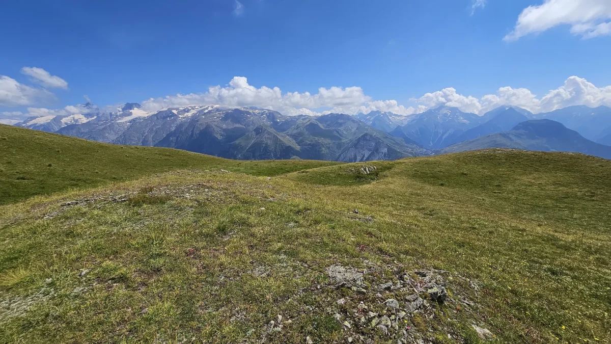 🏔️ La Croix de Cassini : Le belvédère panoramique (avec vue sur l'appartement !)