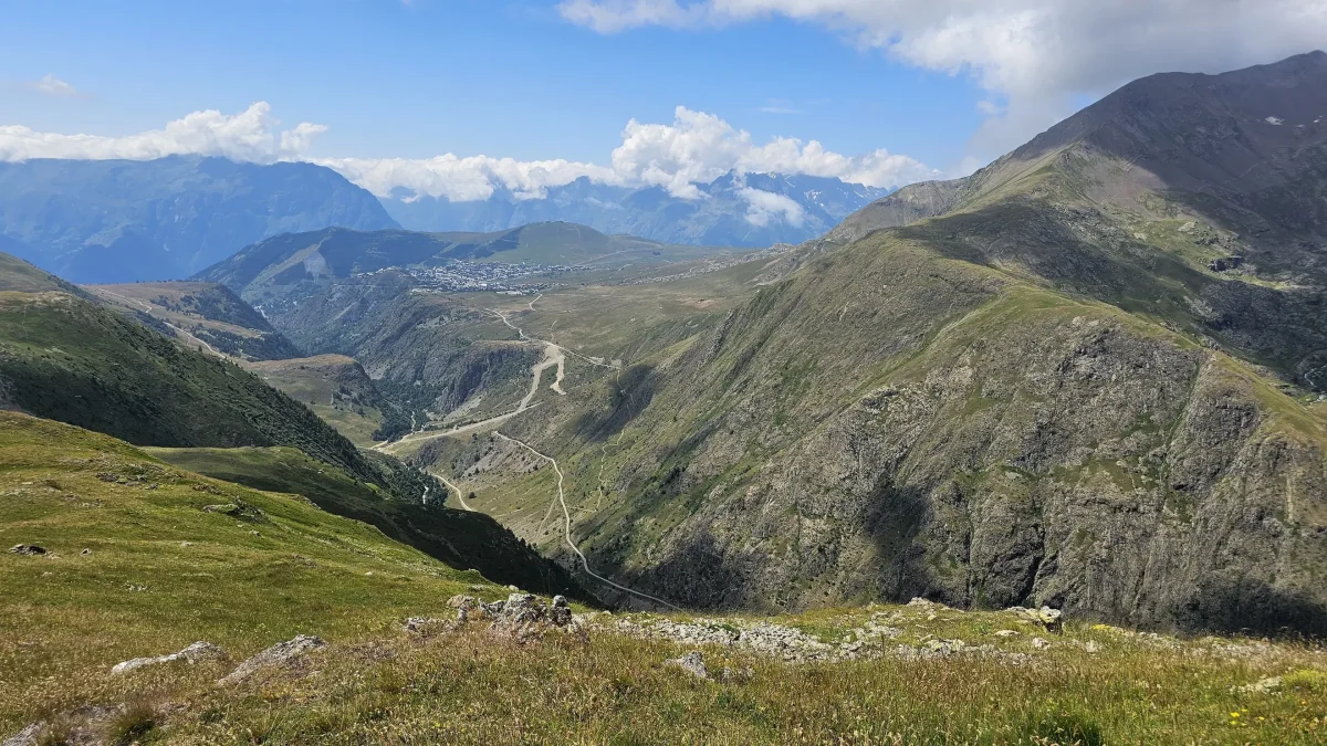🏔️ La Croix de Cassini : Le belvédère panoramique (avec vue sur l'appartement !)