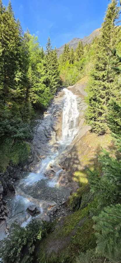 🏔️ Le Lac de la Muzelle et la Roche Percée : L'ascension vertigineuse au cœur des Écrins