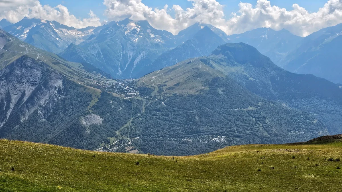 🏔️ La Croix de Cassini : Le belvédère panoramique (avec vue sur l'appartement !)