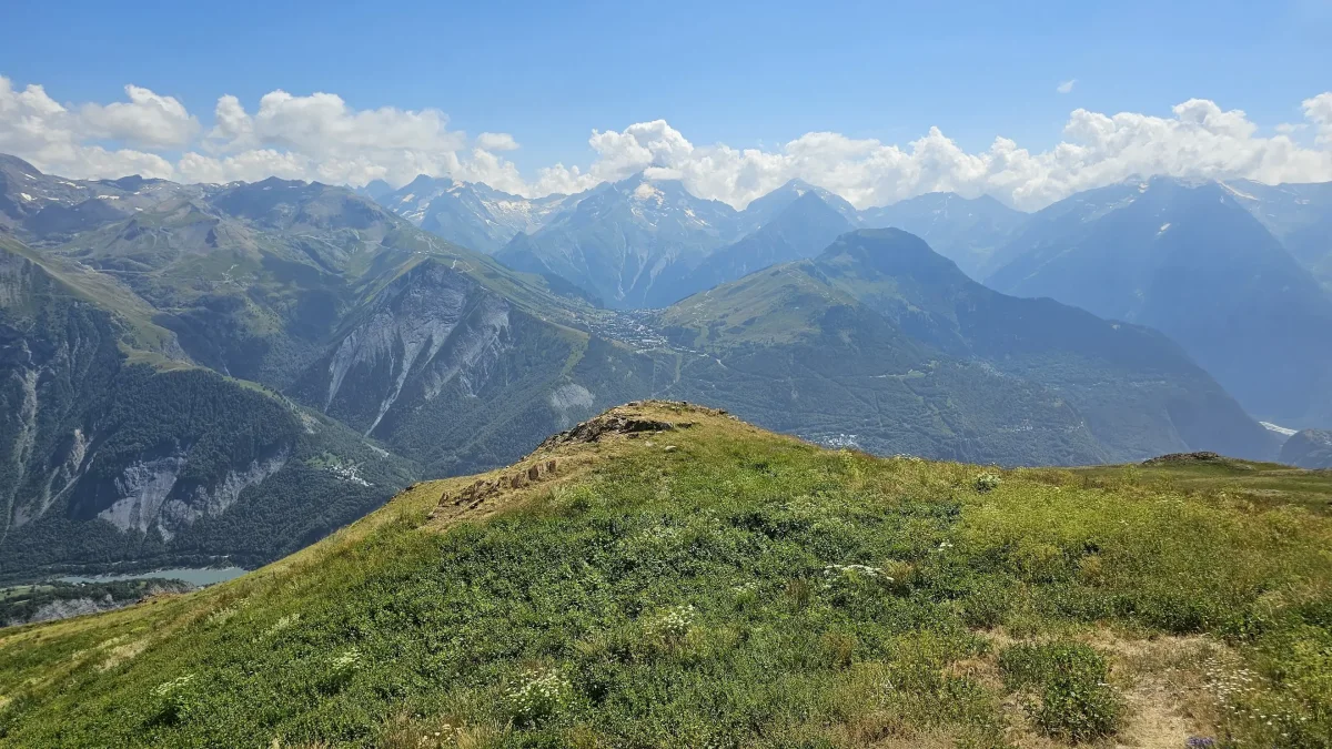 🏔️ La Croix de Cassini : Le belvédère panoramique (avec vue sur l'appartement !)