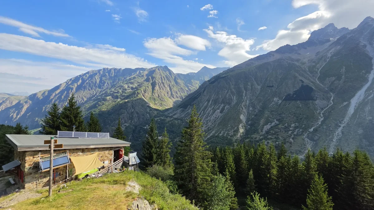 🏔️ Le Tour du Refuge de l'Alpe du Pin par le Vallon de la Mariande : Randonnée sauvage dans le Vénéon