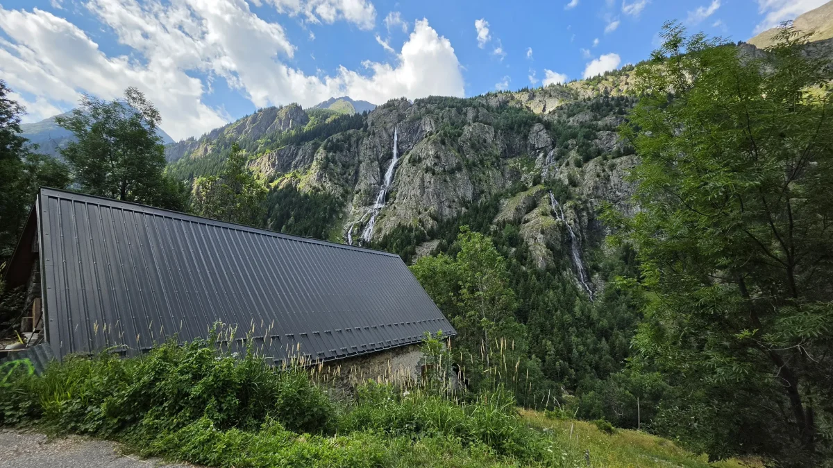 🏔️ Le Tour du Refuge de l'Alpe du Pin par le Vallon de la Mariande : Randonnée sauvage dans le Vénéon