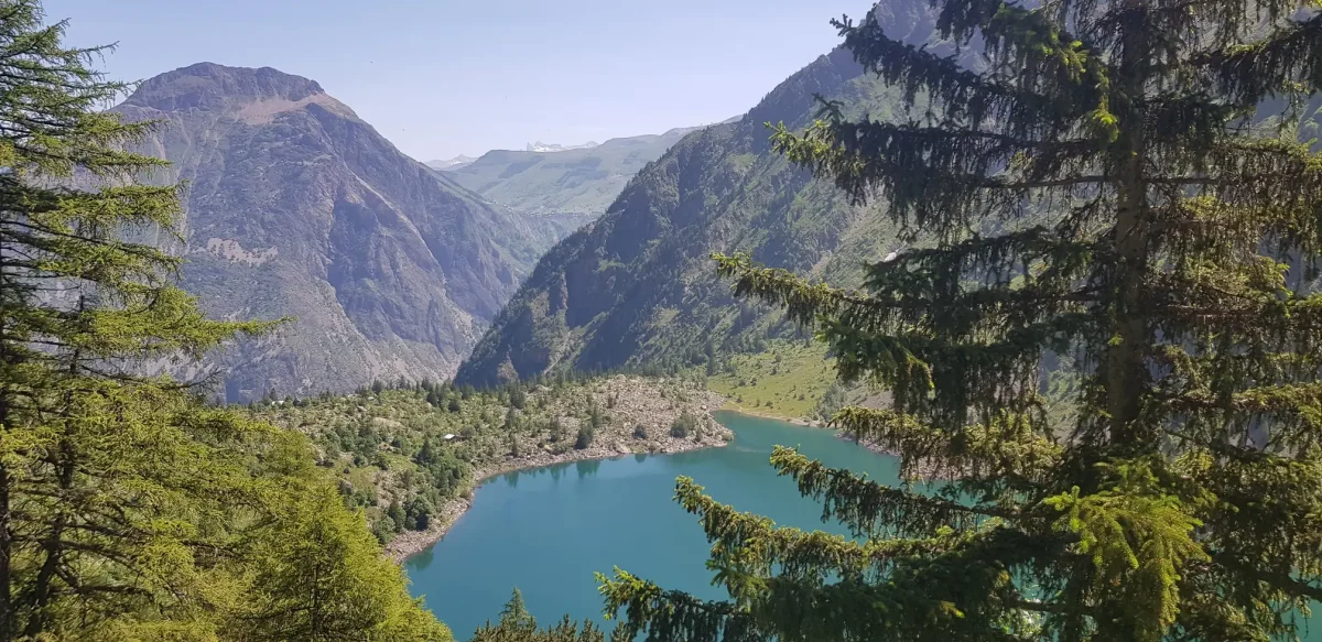 🏔️ Le Lac du Lauvitel : La randonnée incontournable du Parc des Écrins