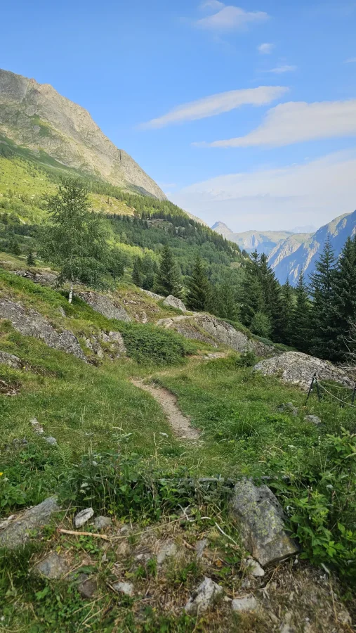 🏔️ Le Tour du Refuge de l'Alpe du Pin par le Vallon de la Mariande : Randonnée sauvage dans le Vénéon